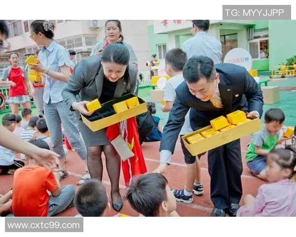 足球明星送礼物传递温暖与关爱，点亮球迷心中的希望之光