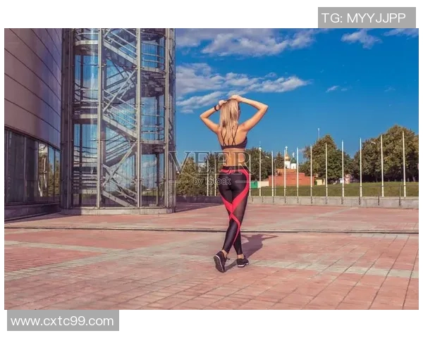 足球明星与女明星的魅力碰撞壁纸分享让你感受运动与时尚的完美结合